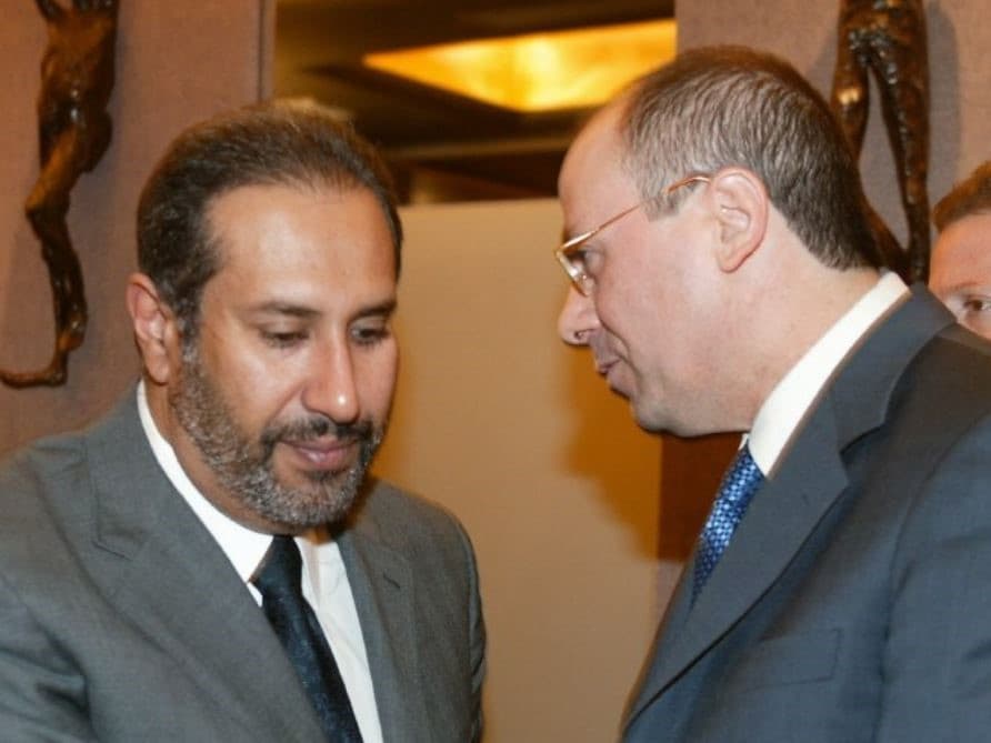 صورة حمد بن جاسم وشالوم خلال لقائهما الأول في باريس