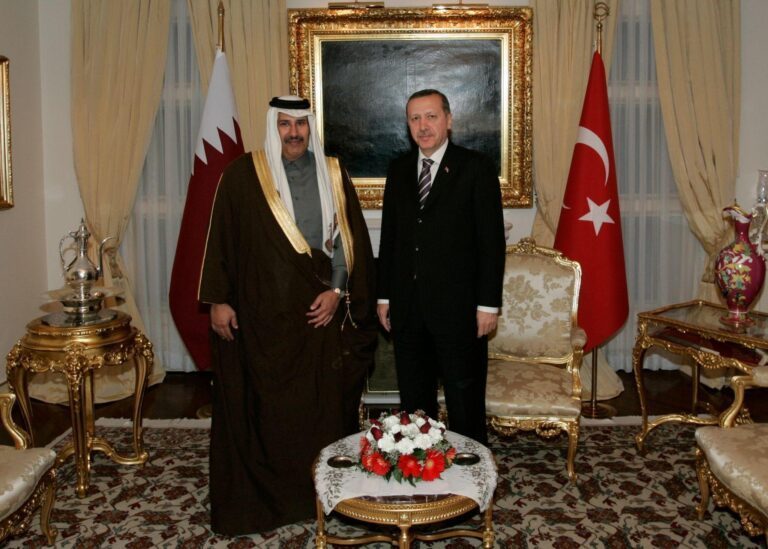 حمد بن جاسم التقى أردوغان وداوود أوغلو لبحث تشكيل فرق عمل خط غاز قطر وتركيا