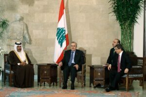 حمد بن جاسم وداود أوغلو يلتقيان سليمان وبري والحريري