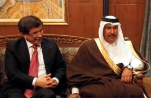 بن جاسم استقبل داود أوغلو في الدوحة