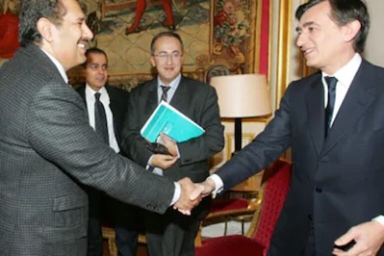 رئيس الوزراء وزير الخارجية القطري خلال لقائه وزير الخارجية الفرنسي