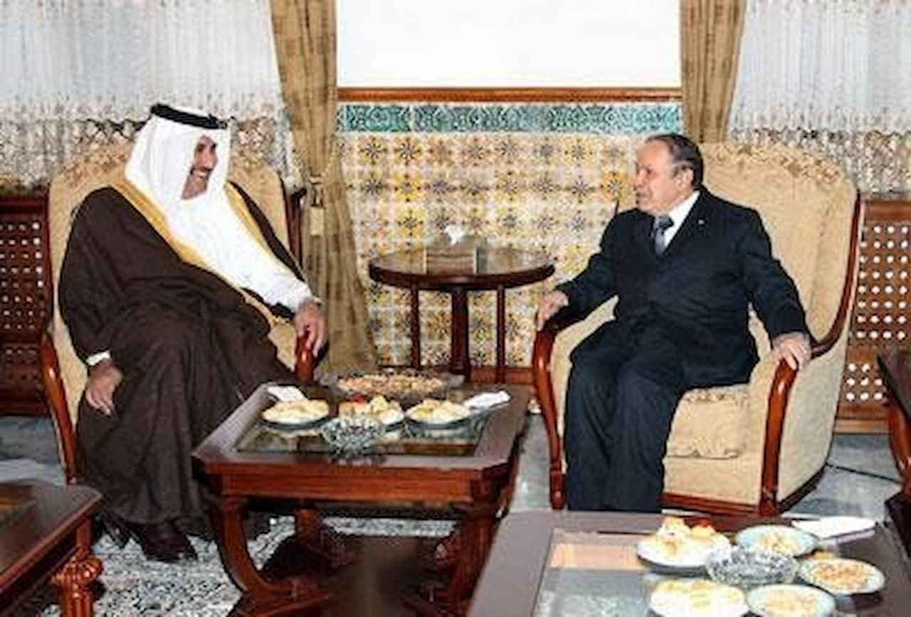 حمد بن جاسم والرئيس بوتفليقة يبحثان تطورات الساحة العربية