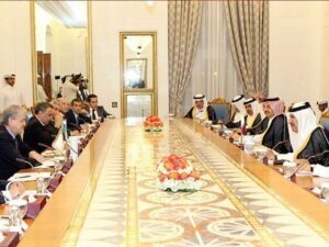 حمد بن جاسم يشهد توقيع اتفاقيات بين قطر والجزائر