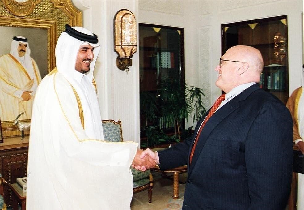 ولي العهد القطري الشيخ تميم بن حمد آل ثاني وريتشارد أرميتاج