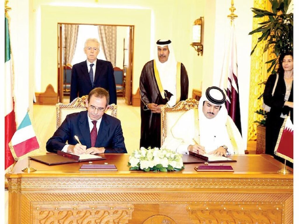 حمد بن جاسم خلال توقيع اتفاقية إنشاء صندوق استثمار قطري إيطالي