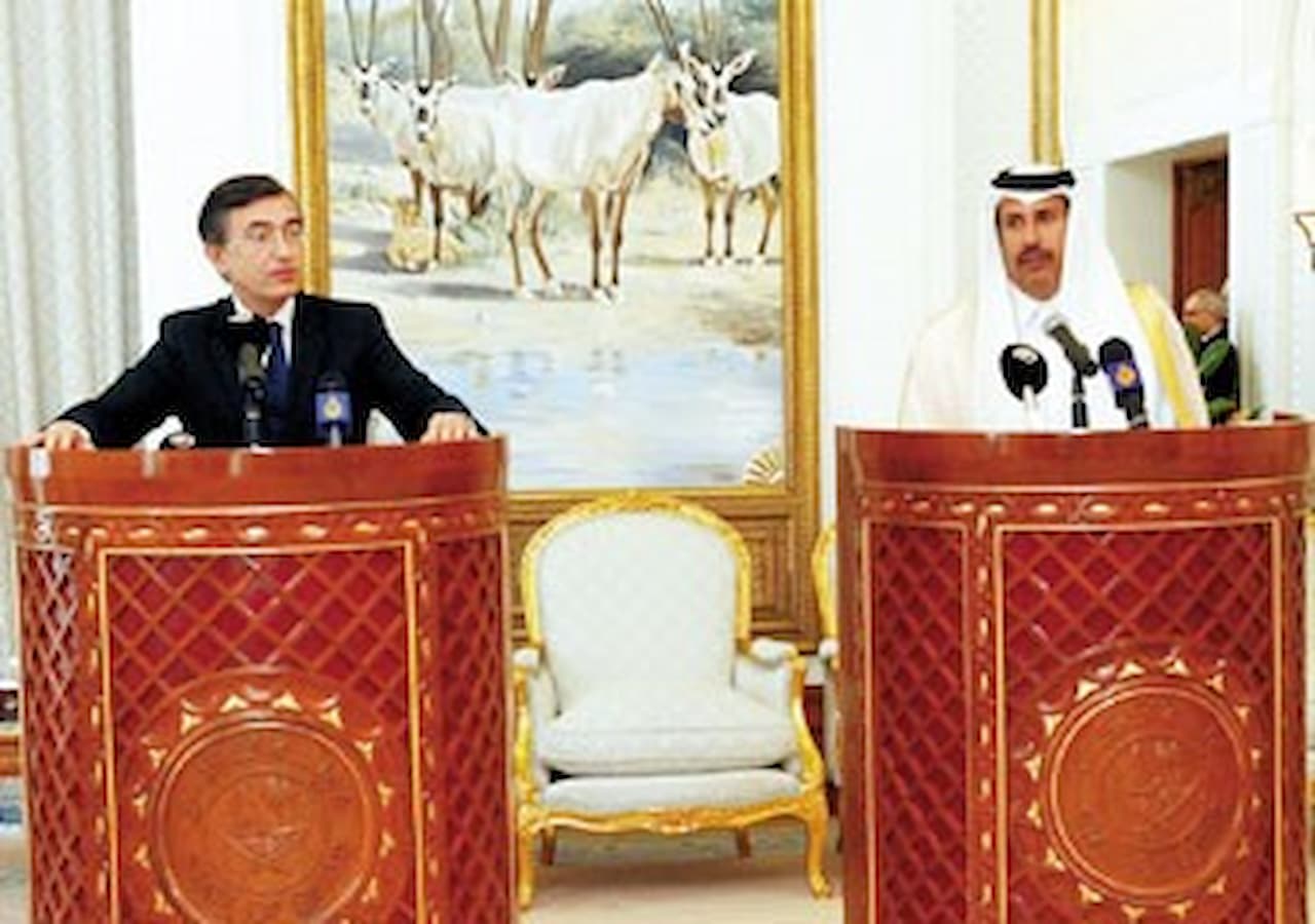 حمد بن جاسم ينفي تهديد إيران لقطر بسبب قاعدة أمريكا بالدوحة خلال لقاء فيليب دوست بلازي