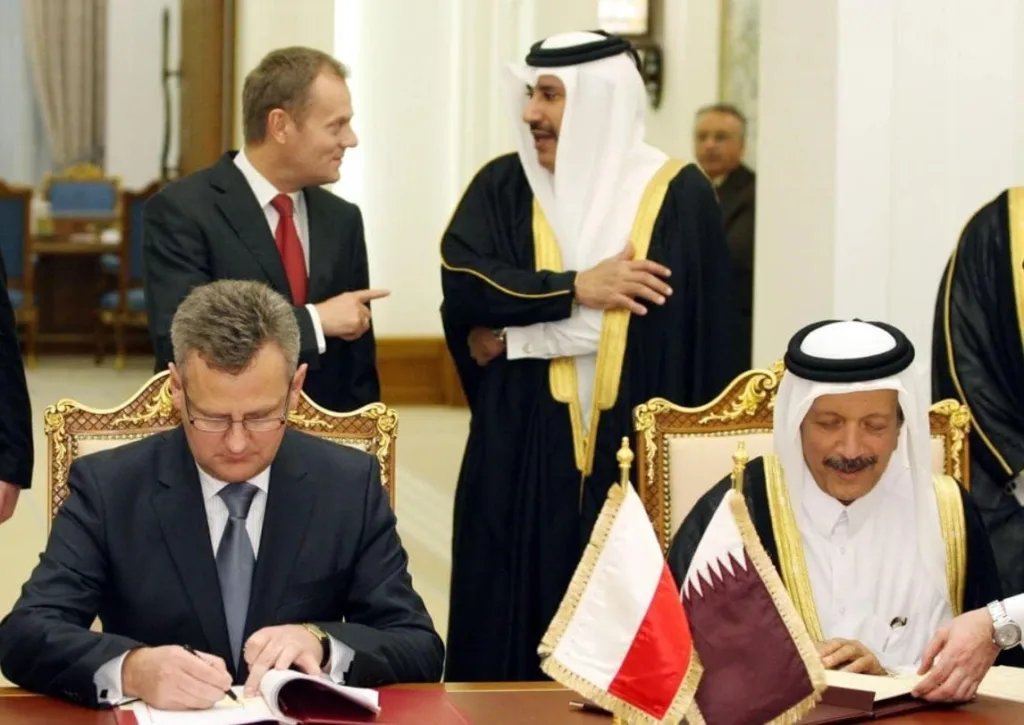 حمد بن جاسم ودونالد تاسك يبحثان استيراد بولندا الغاز القطري