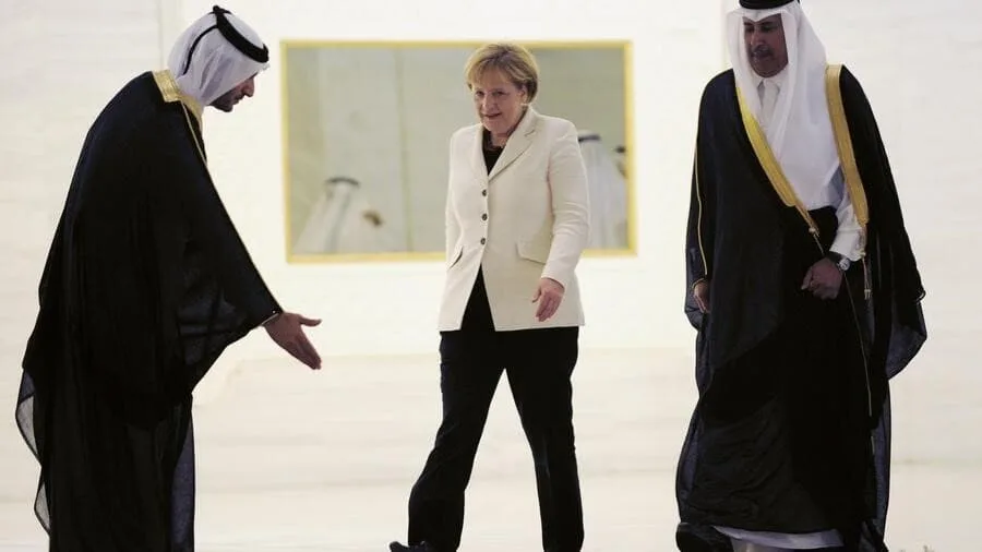 حمد بن جاسم وميركل في الدوحة يبحثان العلاقات بين قطر وألمانيا