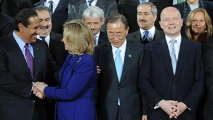 حمد بن جاسم يدعو إلى تنحي القذافي عن حكم ليبيا