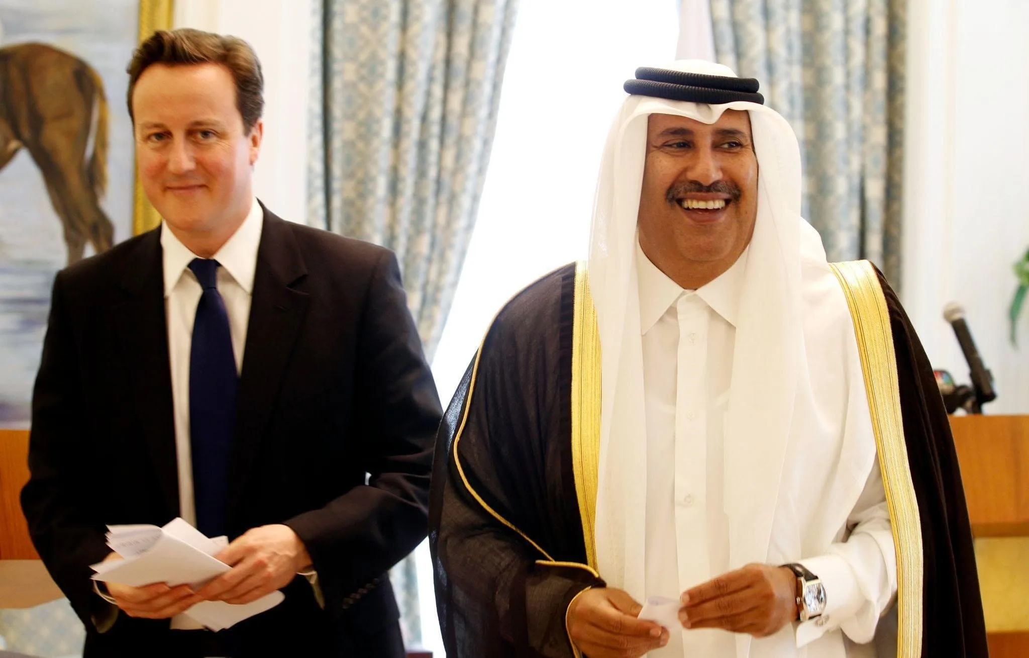 صورة حمد بن جاسم وكاميرون