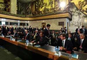 حمد بن جاسم يطالب بسقف زمني لتنفيذ خطة المبعوث الأممي لسوريا