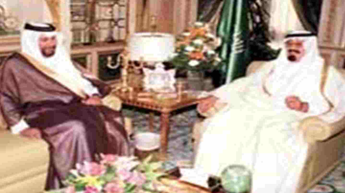 حمد بن جاسم يلتقي ولي عهد السعودية ويسلمه رسالة من أمير قطر