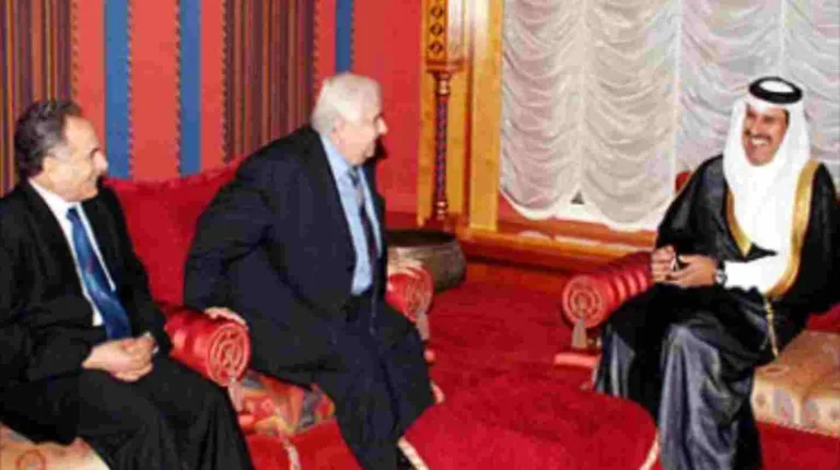 حمد بن جاسم والمعلم يبحثان تطورات تحقيقات اغتيال الحريري