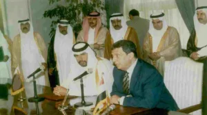 حمد بن جاسم وعمرو موسى يشيدان بمتانة العلاقات القطرية المصرية