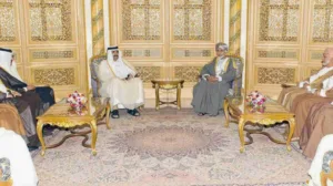 أمير قطر والسلطان قابوس يبحثان تطورات الأوضاع العربية