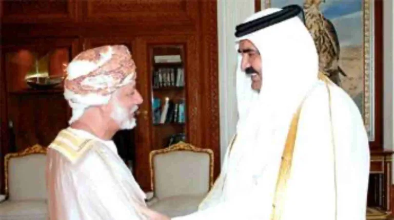 أمير قطر يستقبل يوسف بن علوي لبحث علاقات قطر وسلطنة عمان