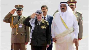 أمير قطر يبحث مع ياسر عرفات الحماية الدولية للفلسطينيين