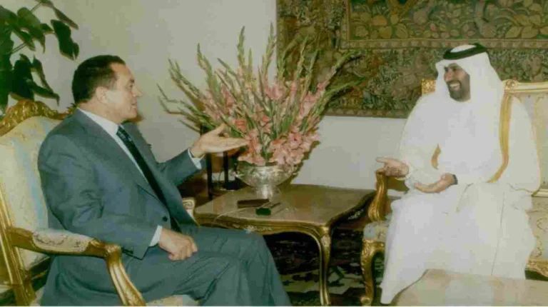 حمد بن جاسم يبحث مع حسني مبارك عقد قمة عربية طارئة