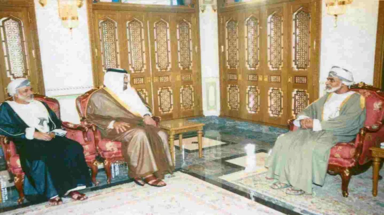 حمد بن جاسم والسلطان قابوس يبحثان العلاقات القطرية العمانية