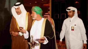 حمد بن جاسم يراسل يوسف بن علوي بشأن تعاون قطر وسلطنة عمان