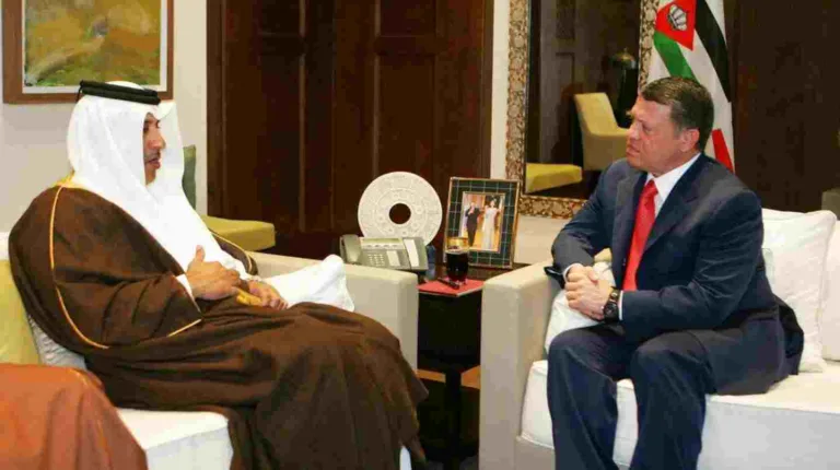 حمد بن جاسم يبحث مع العاهل الأردني جهود السلام في المنطقة