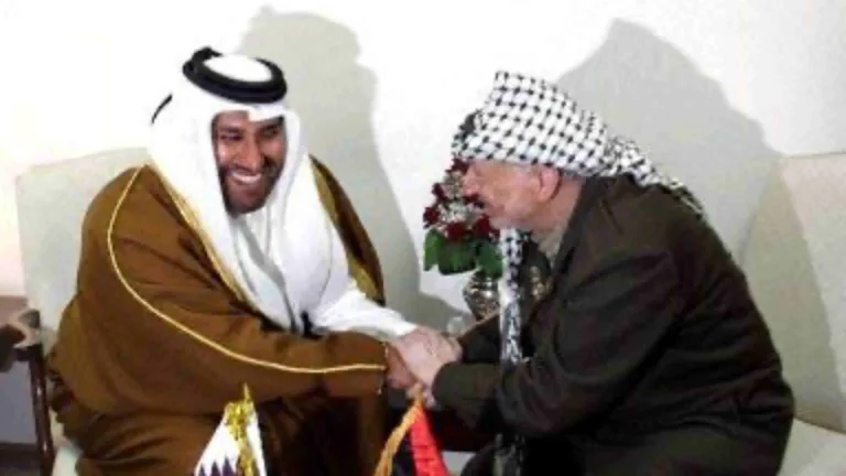 زاره في رام الله.. حمد بن جاسم يكسر الحصار الإسرائيلي لعرفات