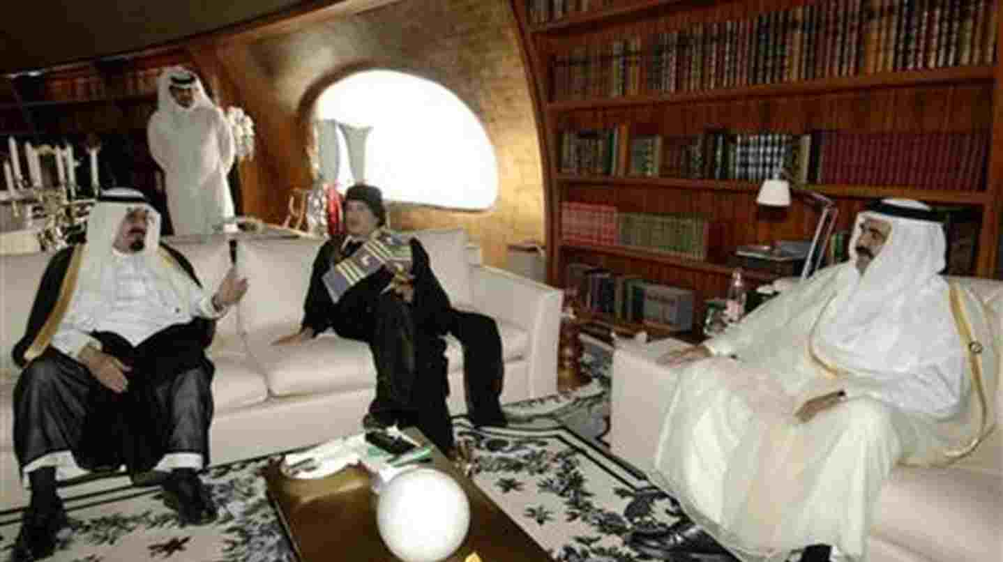 أمير قطر يرعى مصالحة القذافي والملك عبدالله في الدوحة