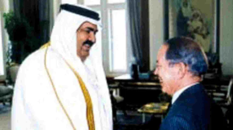 أمير قطر ومستشار مبارك يبحثان تطورات الأوضاع بالمنطقة