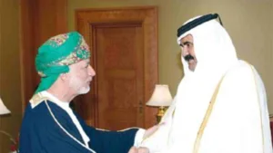 أمير قطر ووزير خارجية عمان يبحثان العلاقات الثنائية