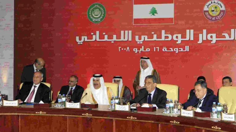 حمد بن جاسم يجري لقاءات مكوكية بحثا عن توافق بين فرقاء لبنان