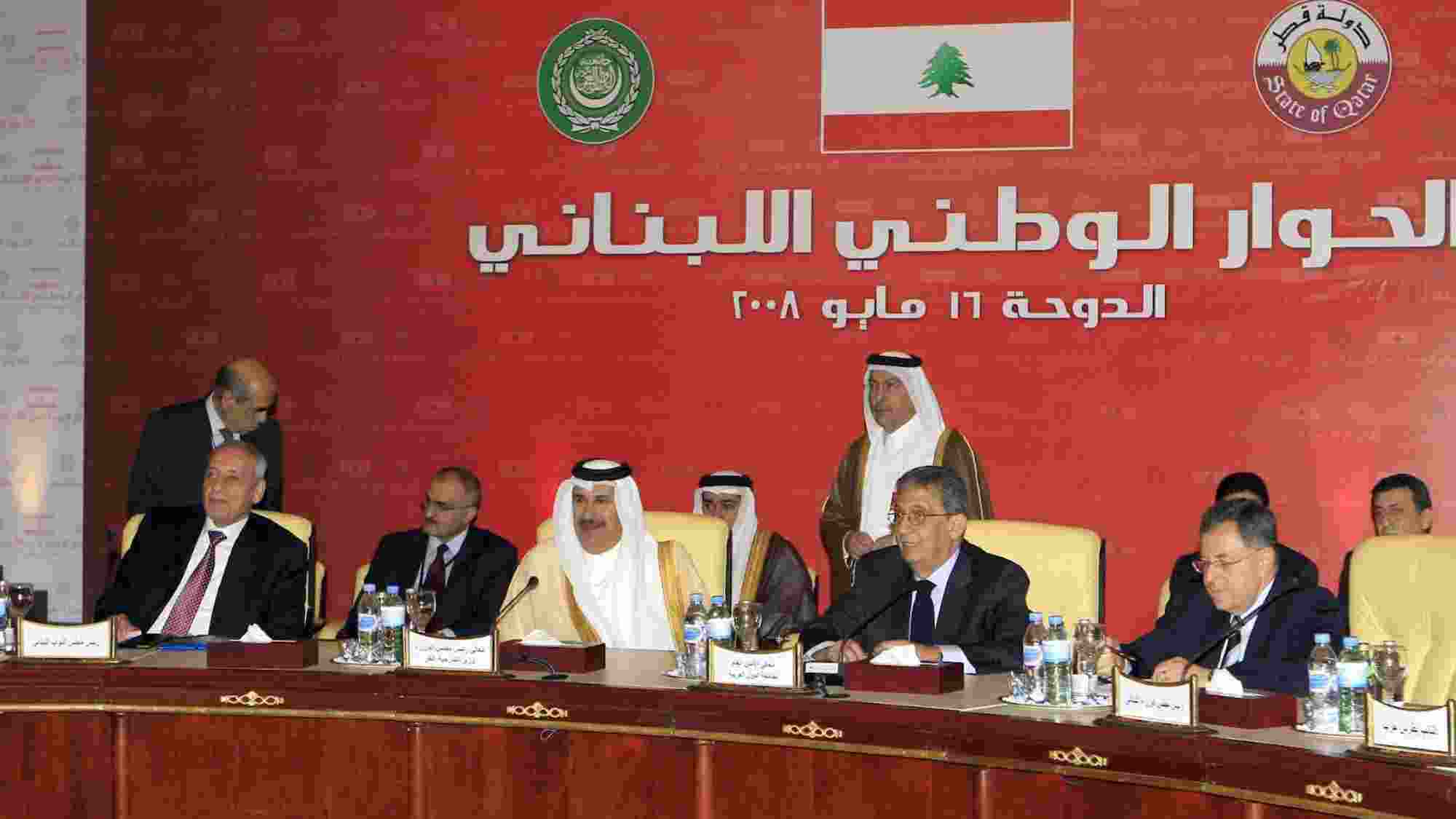 حمد بن جاسم يجري لقاءات مكوكية بحثا عن توافق بين فرقاء لبنان