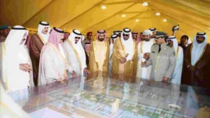 وزير الخارجية القطري يزور مقر قوات درع الجزيرة في السعودية