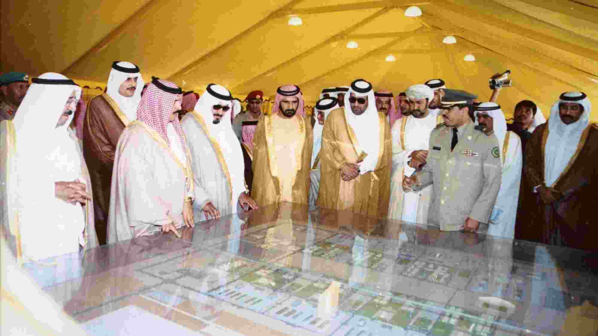 وزير الخارجية القطري يزور مقر قوات درع الجزيرة في السعودية