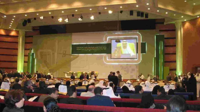 حمد بن جاسم يدعو إلى إخلاء الشرق الأوسط من السلاح النووي