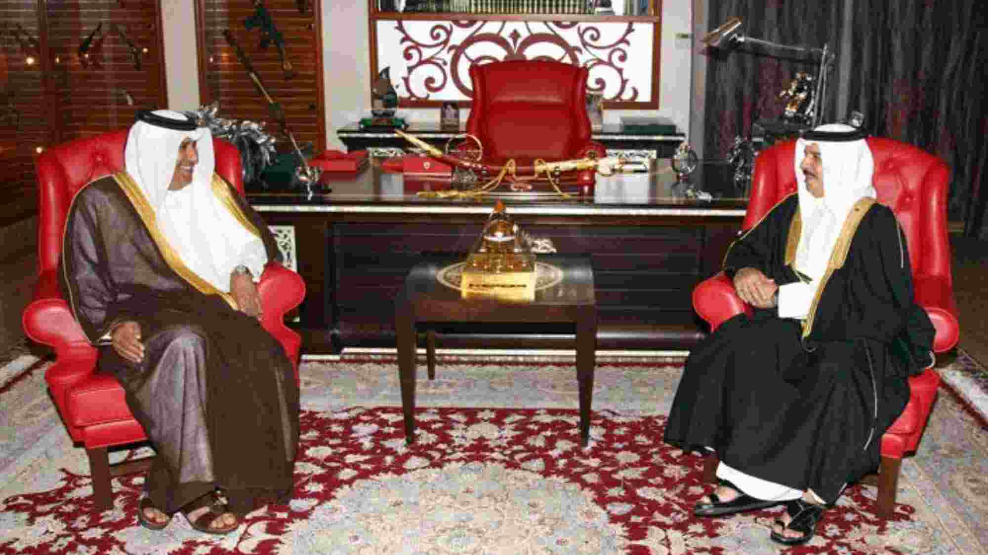 حمد بن جاسم ينقل رسالة من أمير قطر لملك البحرين