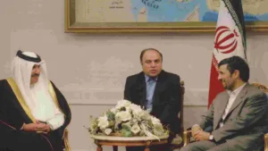 حمد بن جاسم يدعو من طهران إلى حل أزمة النووي الإيراني سلميا