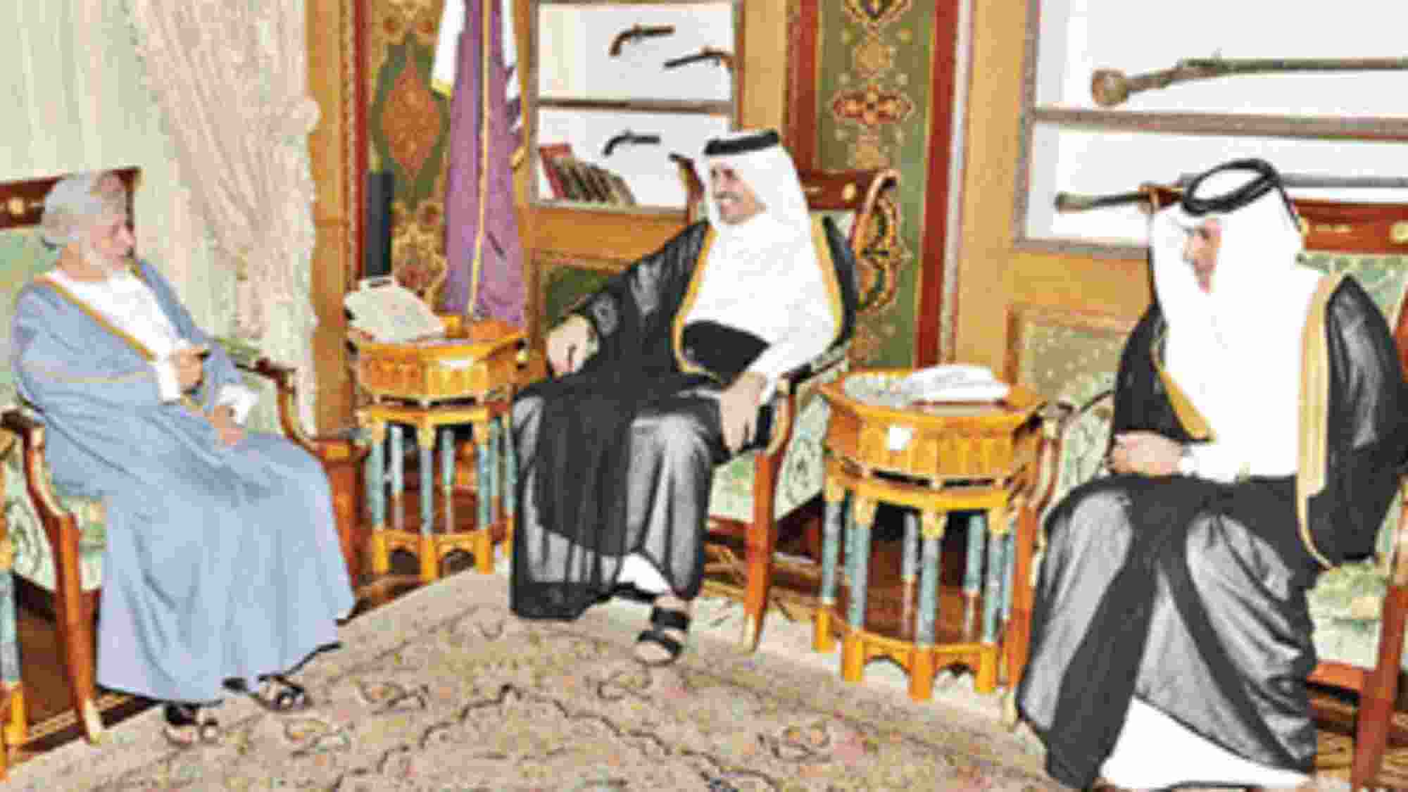 نائب أمير قطر يبحث مع يوسف بن علوي تعزيز تعاون الدوحة ومسقط