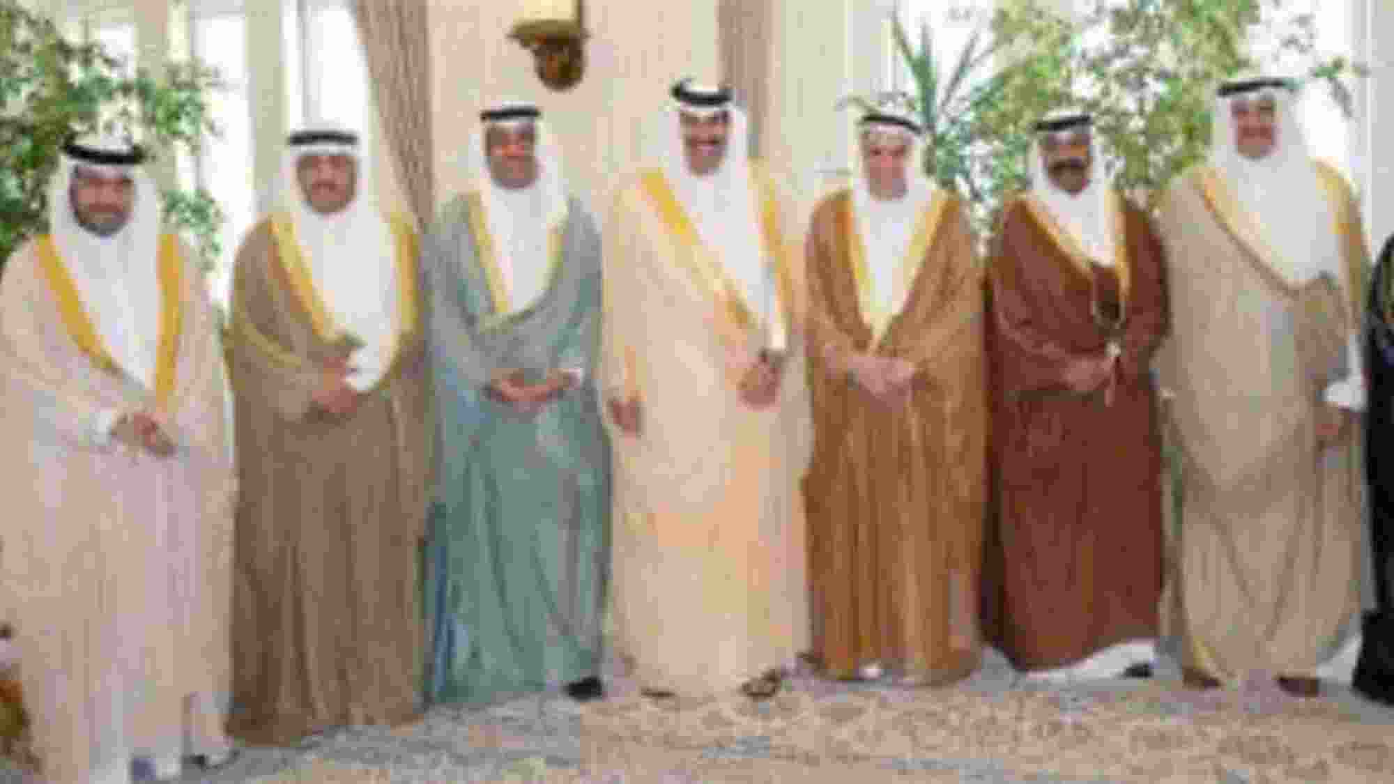 وزير الخارجية القطري يعقد لقاء مع وفد برلماني كويتي في الدوحة