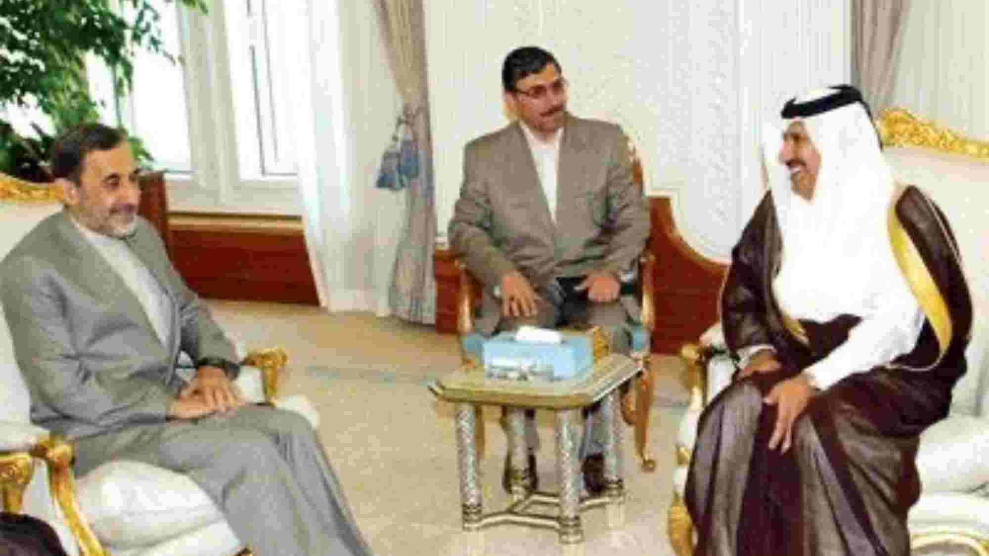 حمد بن جاسم يبحث مع علي أكبر ولايتي تعزيز تعاون الدوحة وطهران