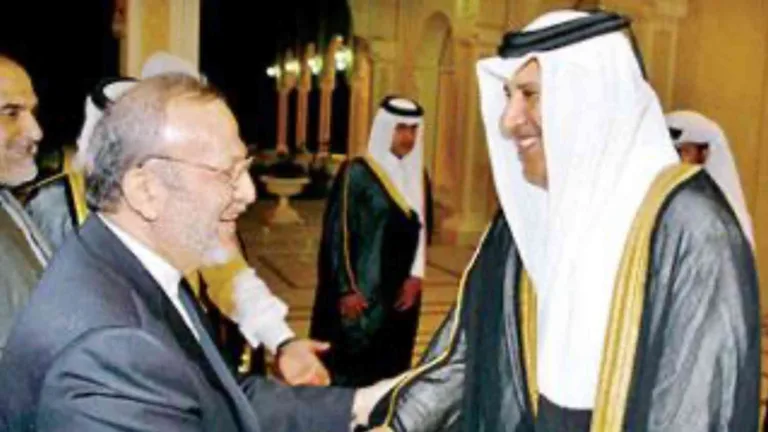 حمد بن جاسم ومنوشهر متكي يبحثان تنمية علاقات قطر وإيران