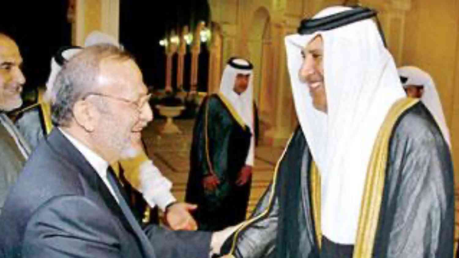 حمد بن جاسم ومنوشهر متكي يبحثان تنمية علاقات قطر وإيران