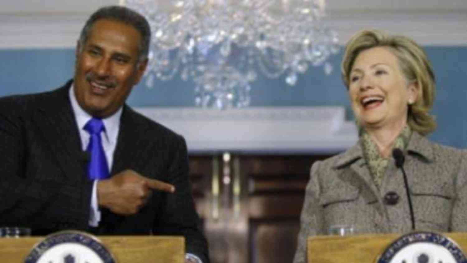 حمد بن جاسم وهيلاري كلينتون يبحثان مستجدات الأوضاع في ليبيا