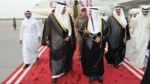 حمد بن جاسم يتلقى رسالة من ناصر المحمد بشأن روابط قطر والكويت