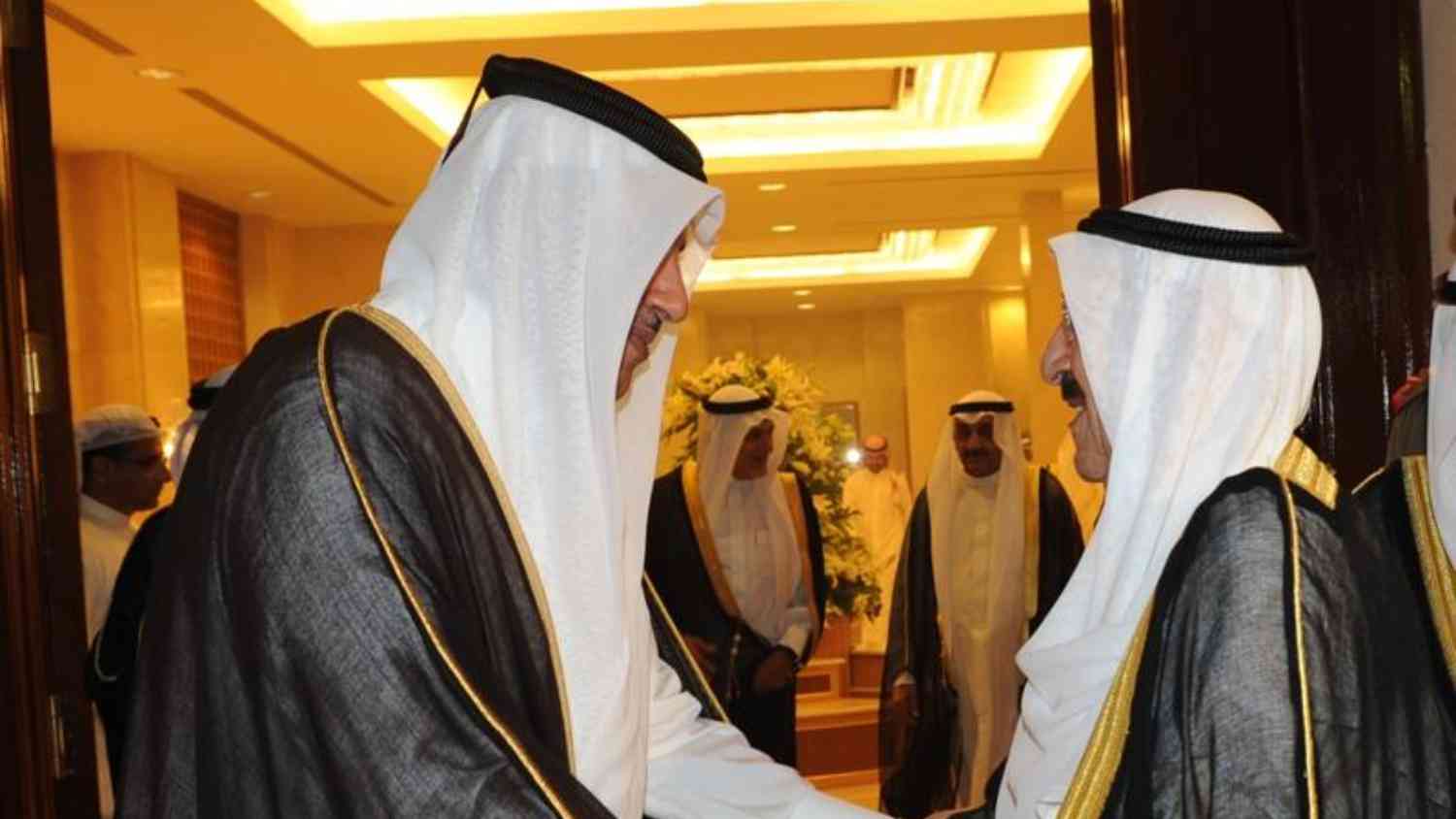 حمد بن جاسم وأمير الكويت يبحثان مخاطر محطة بوشهر الإيرانية