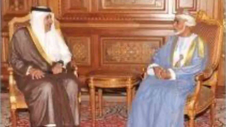 حمد بن جاسم والسلطان قابوس يبحثان تفعيل تعاون قطر وعمان
