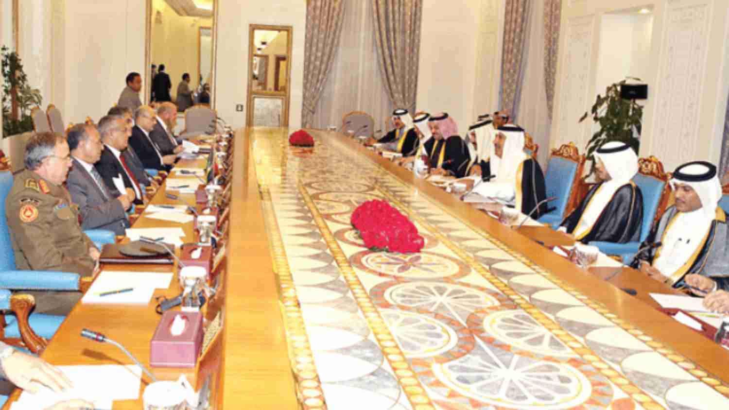 حمد بن جاسم وعلي زيدان يبحثان الأوضاع الأمنية في ليبيا