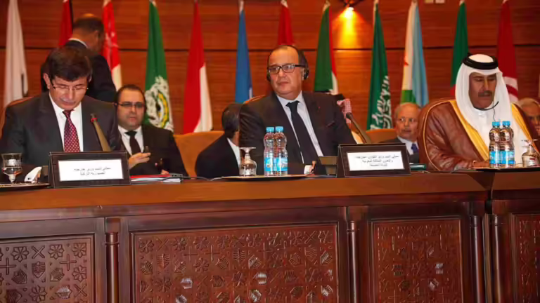 حمد بن جاسم يدعو إلى تجنب العنف في سوريا: ما يجري محزن