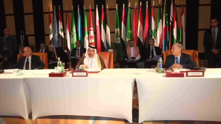 حمد بن جاسم يعلن فرض عقوبات اقتصادية على سوريا