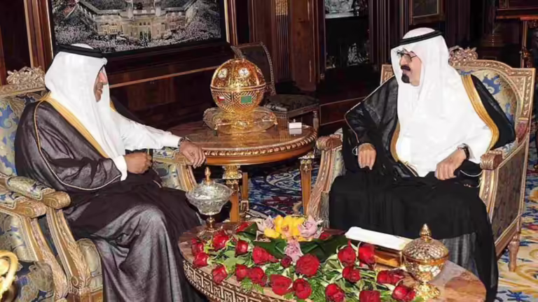 حمد بن جاسم يبحث مع خادم الحرمين تقوية علاقات الدوحة والرياض