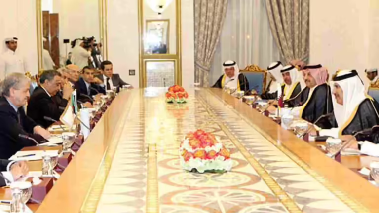 حمد بن جاسم يشهد توقيع اتفاقيات ومذكرات بين قطر والجزائر